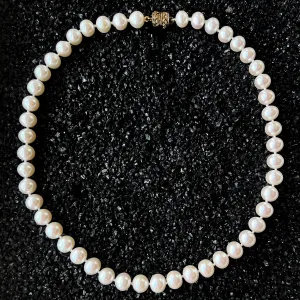 Classic Pearl Necklace