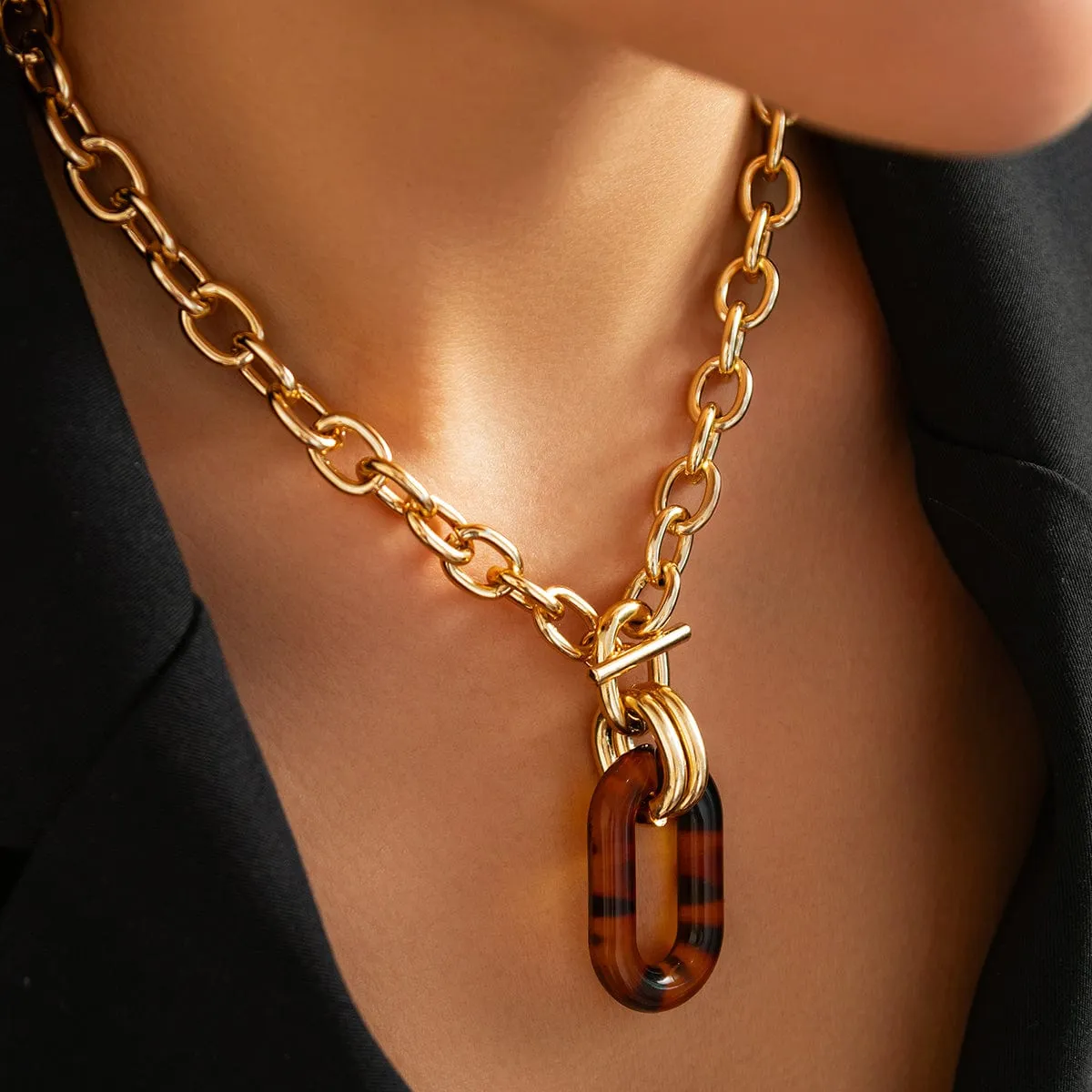 Classic Toggle Clasp Leopard Hoop Pendant Curb Chain Necklace