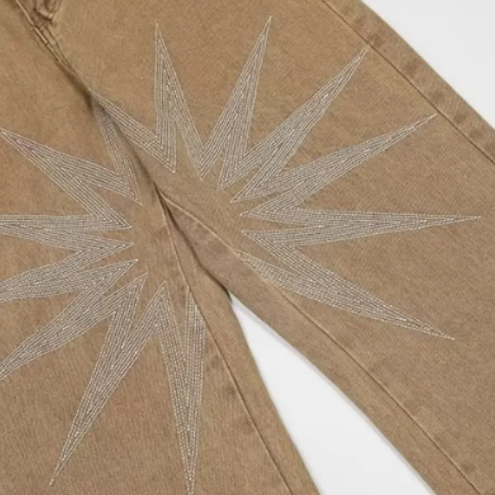 DF| Heavy Starburst Daisy Embroidery Jeans