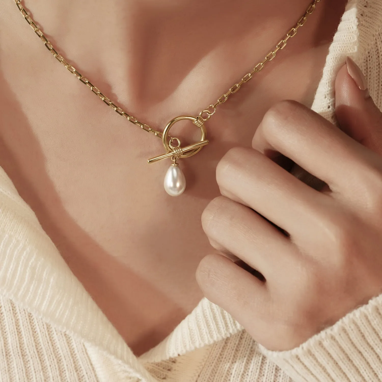 Drop Pearl Pendant Necklace