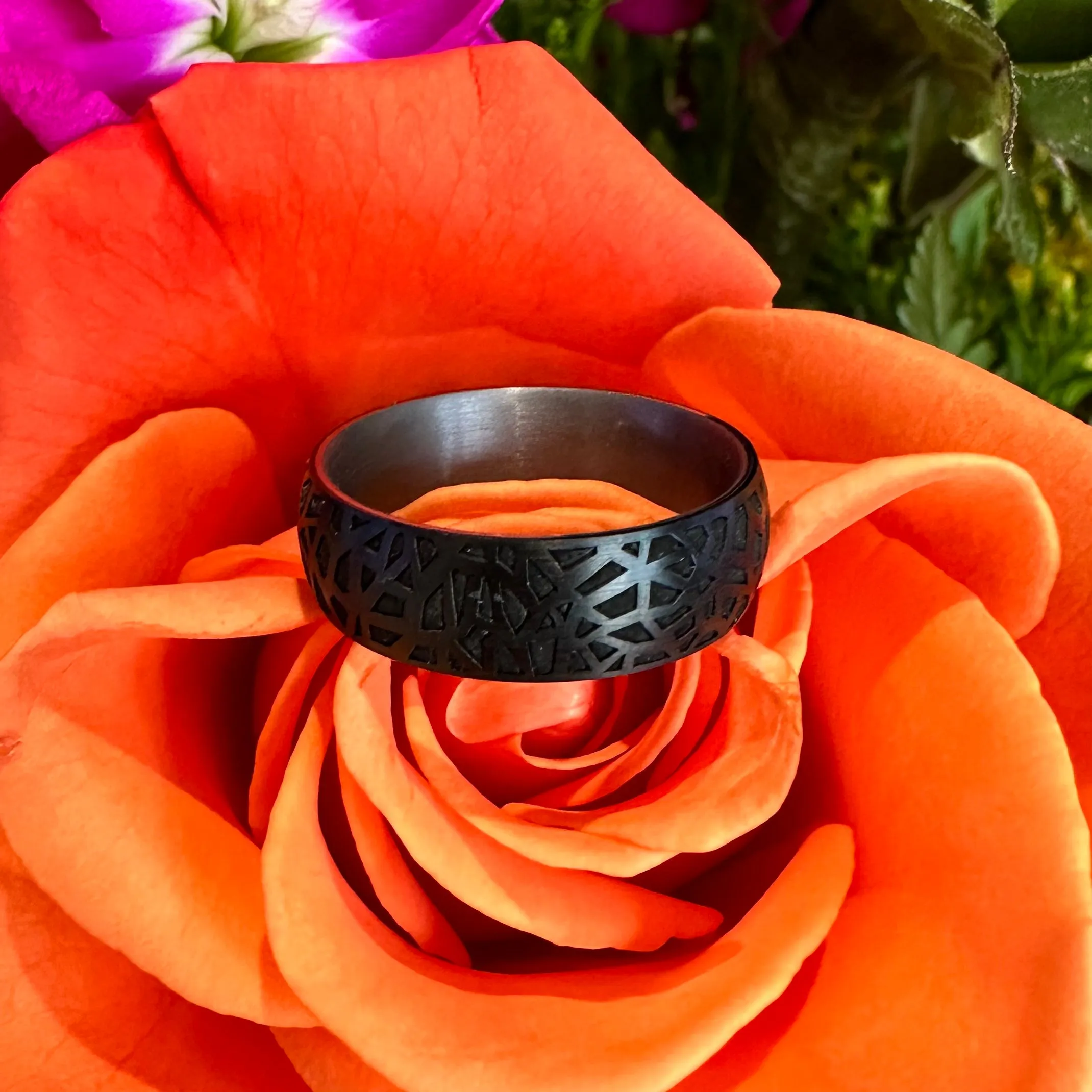 Malo Tantalum and Carbon Fiber Patterned Band Ring Tant-025-7