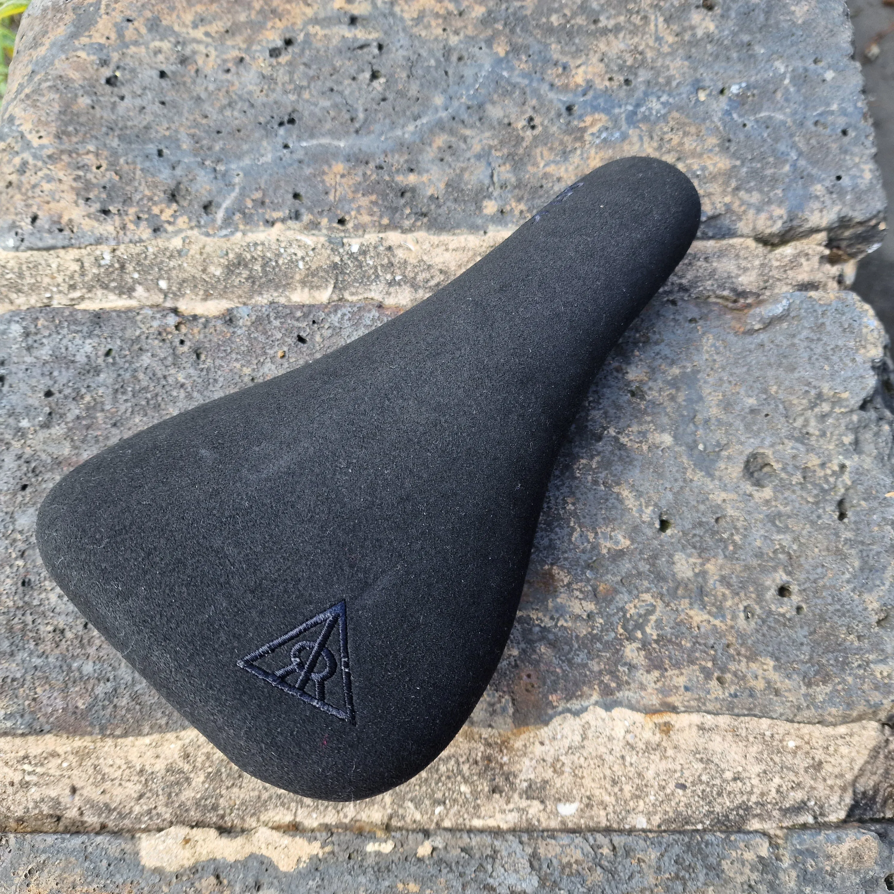 Relic Choice Slim Railed Microfibre Seat with Embroidered Logo