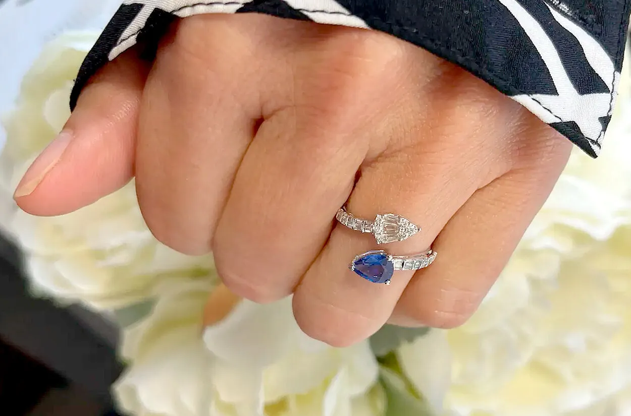 Ring 18kt Gold Open Pear Blue Sapphire & Diamonds