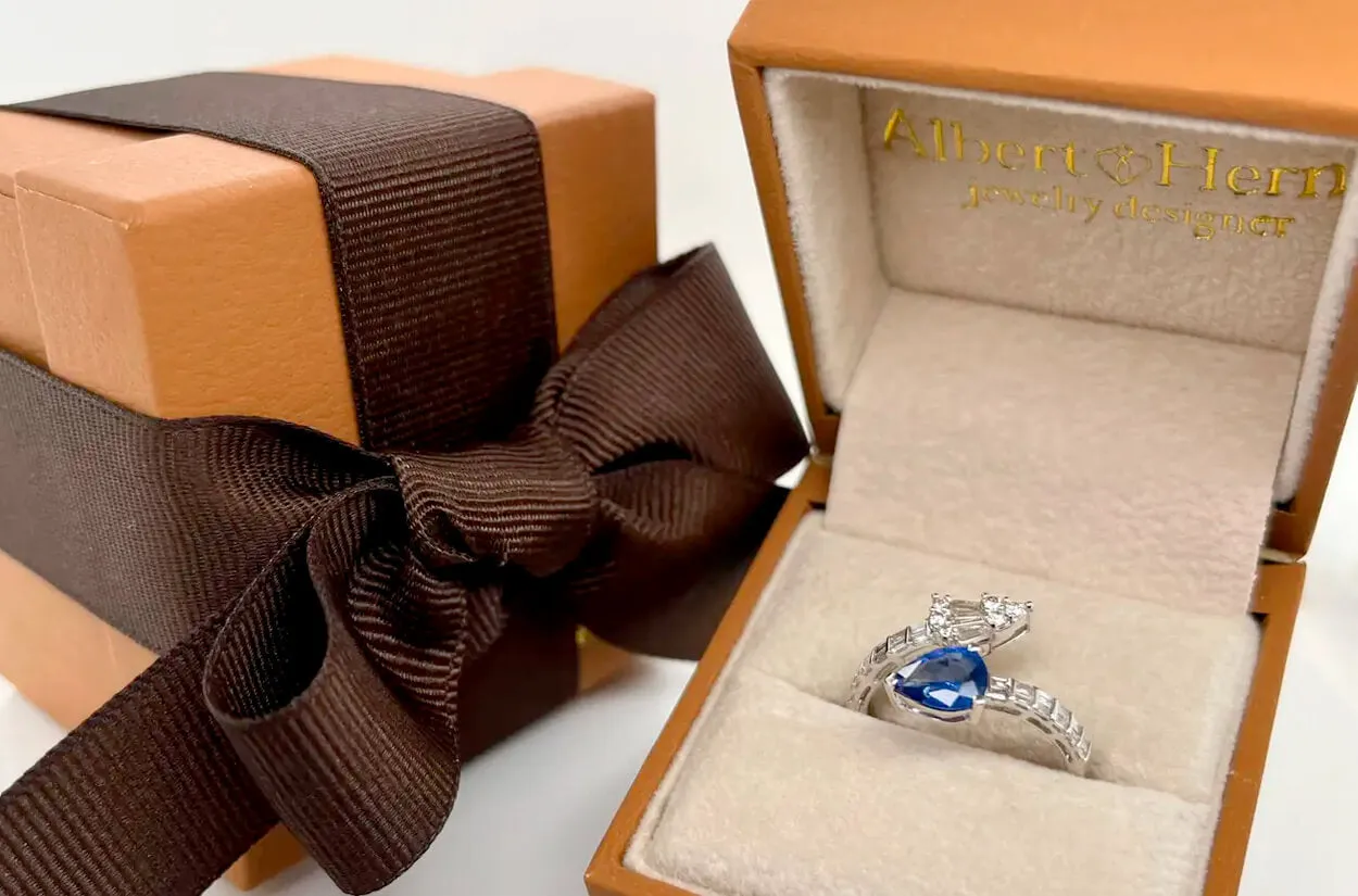 Ring 18kt Gold Open Pear Blue Sapphire & Diamonds
