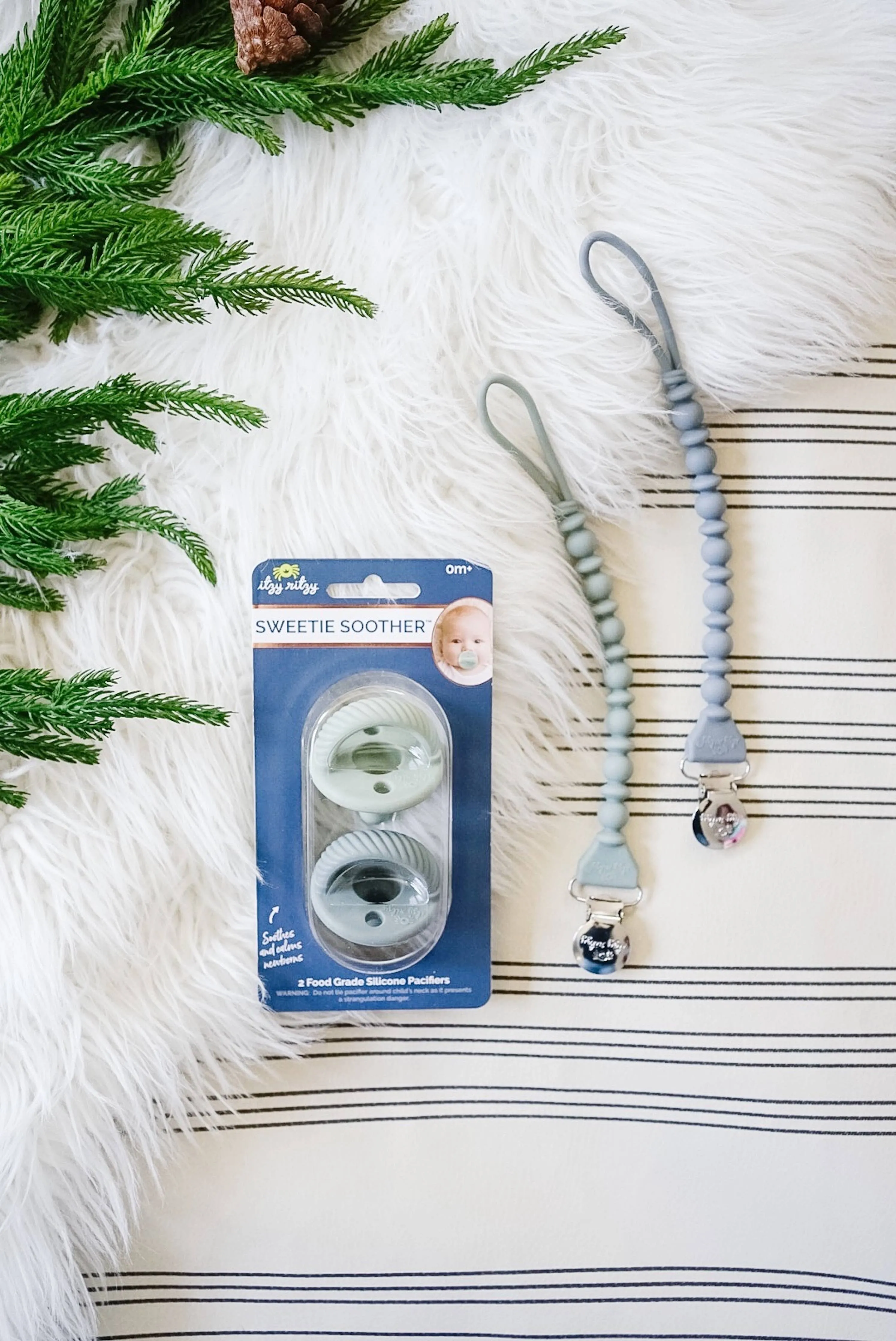 TOAST SWEETIE STRAP SILICONE ONE-PIECE PACIFIER CLIP