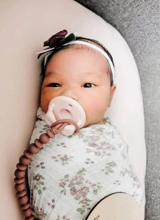 TOAST SWEETIE STRAP SILICONE ONE-PIECE PACIFIER CLIP